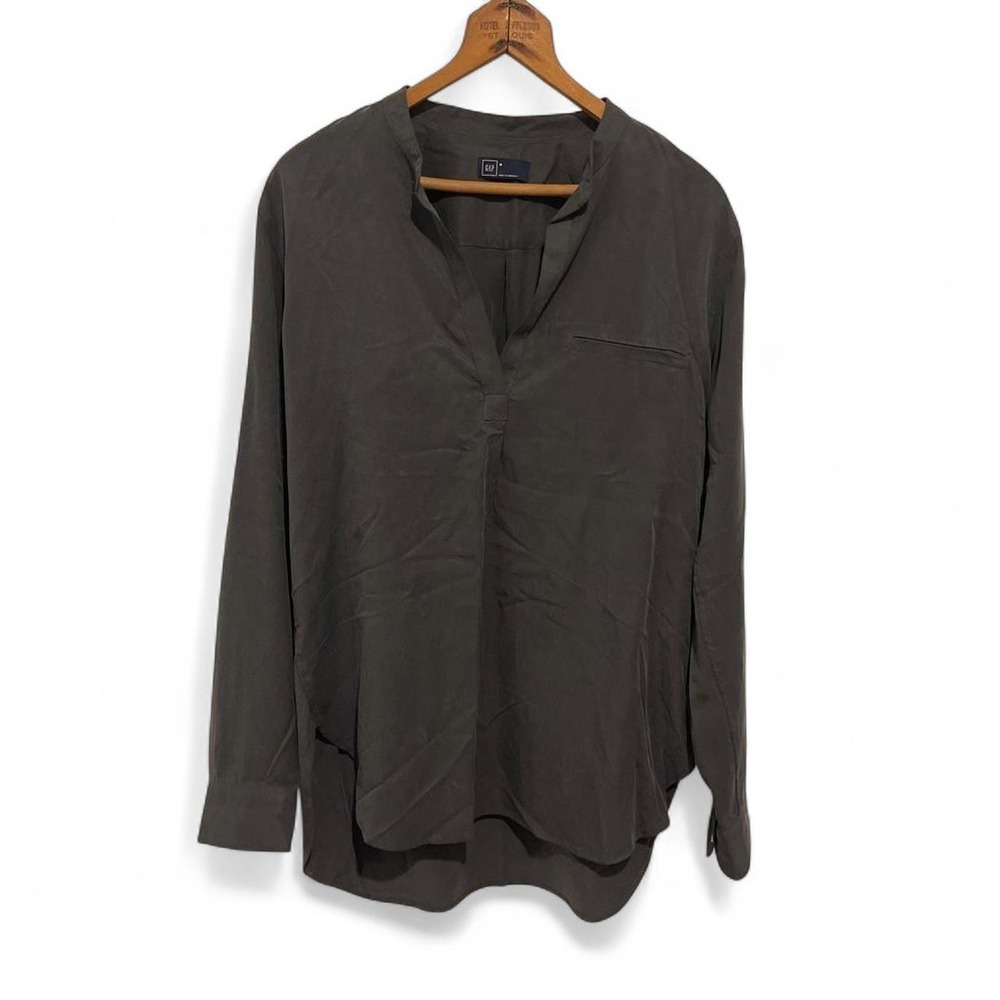 Gap light weight charcoal gray long-sleeve top
